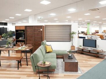 ヤマシタ 亀田店 インテリアや雑貨の好きな方にはたまらない♪
見ているだけで楽しい！の声多数☆
たくさんのステキなアイテムに囲まれてお仕事！