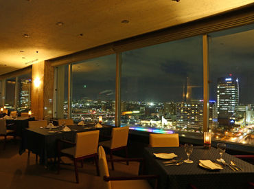 夜は夜景もキレイで素敵な空間です！