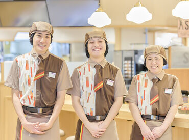 すき家　神戸キャンパススクエア店 現スタッフは…ほぼ未経験スタート★
最初の研修で流れをレクチャー
⇒店舗でしっかりフォローします♪