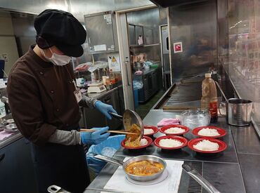 年末だけの短期バイトで
サクッと収入GETしませんか？
学生さんもWワーク
希望の方も歓迎♪