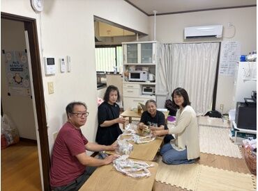 【未経験歓迎！資格不要♪】
笑顔あふれる、明るい雰囲気です！
仕事をしながら、可愛い子どもたちに癒されちゃう◎
