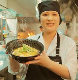 高校を卒業した10代～中高年の方まで
年齢問わず歓迎します！
頑張りに応じた昇給や賞与など、
しっかりとお給料で還元します！