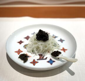 なんと注文は"おまかせコース"のみ◎
おシゴトは提供するダケ★
落ち着いた雰囲気の中で、接客ができます♪