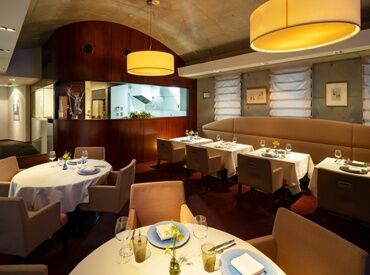 La Maison S 清水区港町にあるレンガ造りの外観のお洒落なフレンチレストラン＊
地域の企業グループの役員の方が利用する完全予約制のお店。