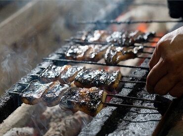 うなぎの知識や飲食店の経験も不要です◎
先輩が優しくサポートするのでご安心を!