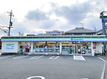 ファミリーマート 静岡平和一丁目店 水道町西交差点すぐのファミリーマート！
未経験大歓迎！高校生も勤務OKです◎