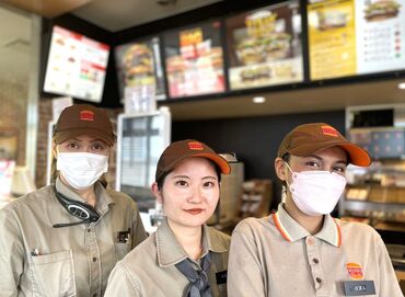 バーガーキング　屋富祖店 ＜ハンバーガー好きにおすすめ◎＞
スタッフ限定の割引特典制度あり!!
あの人気メニューも30％OFF！全部お得に楽しめる♪