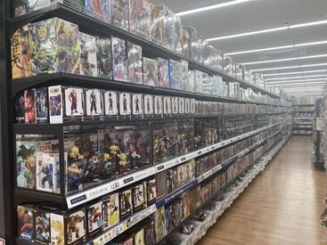 アニメなどサブカルチャー好きにはたまらないバイト先！
トレカやおもちゃなどが充実◎
欲しかったものをお得に買えるかも？