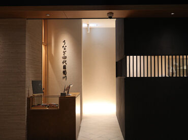 アルバイトから始めて、
社員にステップアップした方も多数★
【お客さまもスタッフも笑顔にする】の気持ちを大切にしています◎