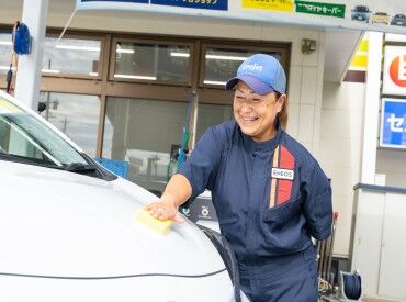 こんな感じで給油監視をしています☆
接客もあるから、人と話すことが好きな方にピッタリ♪