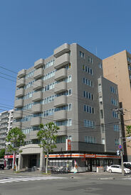 「正社員として働いた経験ゼロ…」
そんな方の正社員デビューも大歓迎◎
学歴や経験よりも、あなたの意欲を待っています！