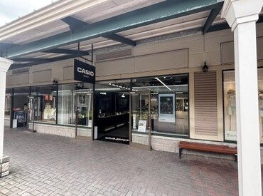 CASIO WATCH OUTLET 佐野店 店舗の常駐スタッフは2名ほど。少人数体制で落ち着いた雰囲気♪
じっくりお客様と向き合えるから、接客が好きな方にピッタリ
