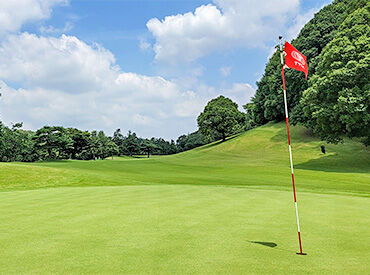 豊かな自然に囲まれた、
完全予約制の「東京よみうりカントリークラブ」勤務♪