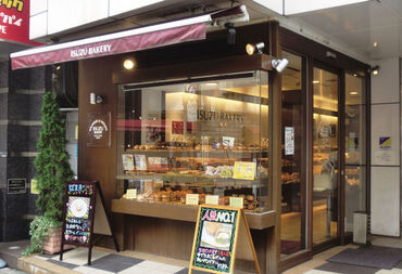 イスズベーカリー　生田ロード店 メディアに多数出演の人気ベーカリー！
・朝が得意
・イスズのパンが好き
・憧れのパン屋さんで働きたい
など…キッカケは自由♪