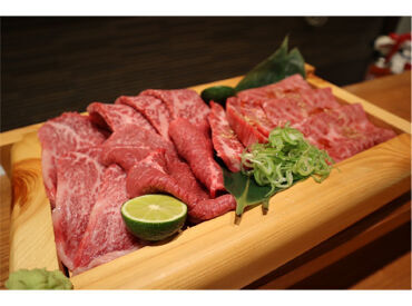 肉料理 樹 ＜大学生さん歓迎＞
シフトは2週間ごと＆LINEで提出♪
相談しやすい環境だから「言いづらい…」なんてことはありません◎