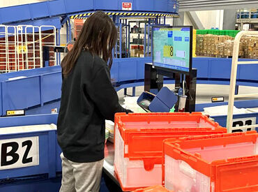 株式会社あらた　関東第2物流センター 経験・知識は一切不要の簡単モクモク作業！大学生・Wワーカー・主婦、幅広い世代が活躍中◎
働きやすい格好で勤務OKです♪