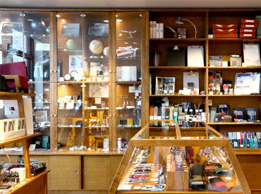 珍しい文具やオシャレな雑貨に囲まれて、「好き」をお仕事に♪