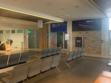 案内(誘導・接客)がメイン。
韓国からのお客様にご案内する業務のため
韓国語を話せる方は大大大歓迎です♪