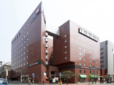 the b 神戸 人気の三宮・元町エリアにある店舗外観！研修後は都内各所のスタイリッシュなホテルに勤務し、多彩なスキルが身につく環境です◎