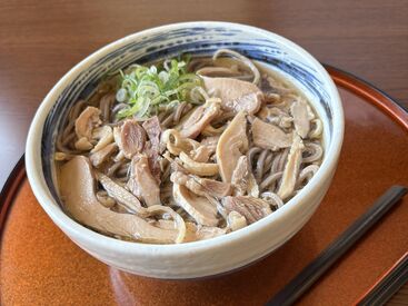 そば処 ふね 山形の店舗で作られたお蕎麦使用！
難しい業務はありません◎
1から丁寧に教えるので安心♪