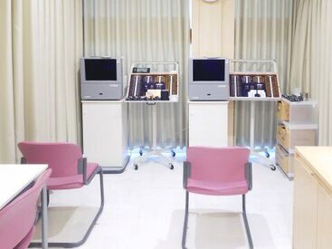 眼科で患者さまの受付や、
検査補助のお仕事をお願いします＊
お仕事はしっかり教えるので
初めての方もご安心ください♪