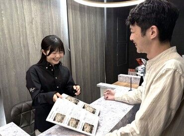 20〜30代スタッフ中心の明るい職場♪
 未経験スタートの仲間も多く、困ったときはすぐに相談できる環境です！

