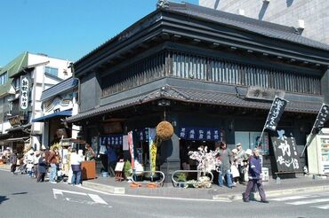 鍋屋源五右衛門　成田門前店 お客様に試飲していただいて
お気に入りのものを探してもらう販売スタイル★
日本酒好きの方は知識を活かして活躍できます◎