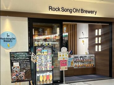 みんな未経験スタート♪
新しい店長＆てきぱきなスタッフで、
安心して仲間になれます★
髪色・ネイル・ピアスも自由です！