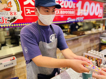 ＜美味しいステーキでお客さまをHAPPYに♪＞
地域の方・県外の方・海外の方など、
毎日たくさんのお客さまが来店されます◎