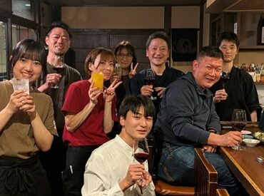 落ち着きのあるお店で、自分のペースで働けます★
まずは笑顔で接客できれば大丈夫◎
学生さんを中心に10～40代のSTAFも活躍中◎