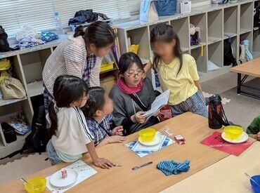中央くすの木クラブ 児童に関するお仕事が初めてでも大丈夫！
小学校の頃を思い出しながら
子ども達と接してあげてくださいね♪