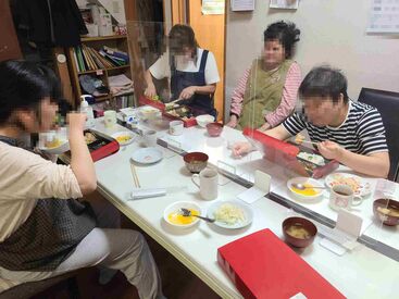 シフトは2週間ごとに決定!
スケジュール調整がしやすく急用ができても安心♪
時間帯の相談OKのためプライベートとの両立も◎