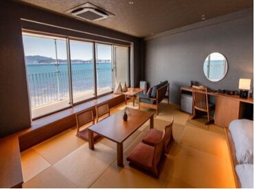 幅広い世代が活躍中♪学生さんや
主婦(夫)さんをメインにそれぞれ生活スタイルに
合わせて日々協力しながら働いています♪