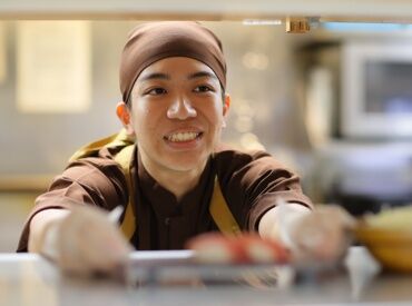 「初飲食バイト」でも安心♪
研修に特別チカラを入れています!
自信を持ってバイトができるよう、
全力でサポートします★