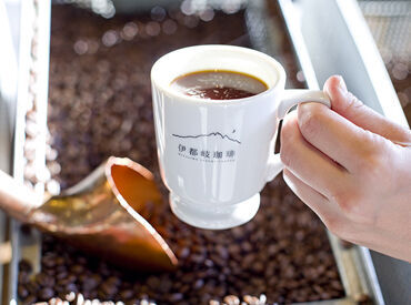 伊都岐珈琲　宮島店 美味しい珈琲をもっと身近に！
地域に根ざしたカフェとして、
自家焙煎のコーヒーやこだわりドリンクやソフトクリームを提供◎