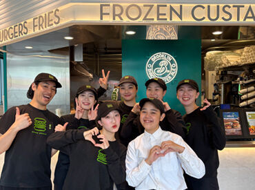 ★メディア・SNSでも話題のシェイク シャック！
おしゃれにカッコよく働くならココ♪
誰かに自慢したくなるバイト始めよう◎