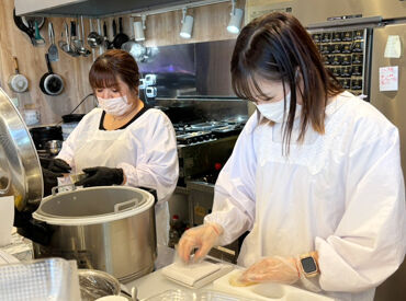 SRBonigiriわさだタウン店 ※2025年11月下旬NEWOPEN ＼オープニング大募集！／
経験・スキル・年齢いっさい不問！！
お友達と一緒に応募もWelcome♪
オープンまで既存店での勤務も◎