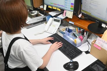≪実際のお仕事の様子①≫
最初はデータ入力からお任せします！
未経験でも大丈夫です♪
先輩が優しく教えます！