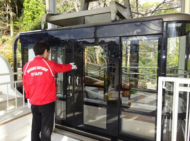 一般財団法人長崎ロープウェイ・水族館 景観を楽しみに訪れるお客様を迎え、心地よい案内で旅を彩る仕事です。