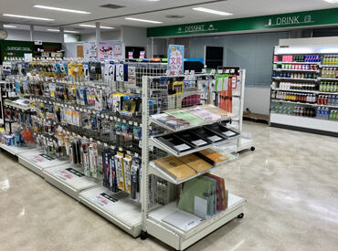 ≪学生さんのキャンパスライフをサポート!≫
お弁当、パン、文具、日用品、医療用機材、パソコン、白衣などを取り扱っています。