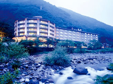 ホテル湯の陣 ＼* アナタらしく働ける！ *／
幅広い年代のスタッフが活躍★
だからこそ、「スタッフの働きやすさ」を大切にしています