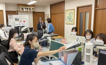 20～50代まで、幅広い世代が在籍中！
医療・福祉分野や総務業務経験者など
異業種からスタートした先輩も多いので安心◎