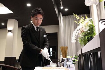 泉屋株式会社　葬祭部 家庭と両立しながら働くことも可能です！
お悩みや心配事などは、スグ相談してください◎