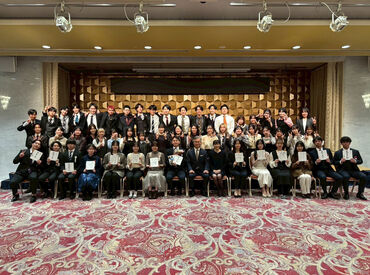 株式会社パルコーポレーション まずはお皿の持ち方、ドリンクの注ぎ方から教えます*+゜
イチから丁寧に教えるので、自然とマナーが身につきます☆゜