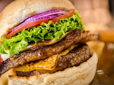 ＼Coffee and Diner 『BURG HOLIC』スタッフ大募集／
グルメサイトでも高評価！大人気店で働きませんか♪