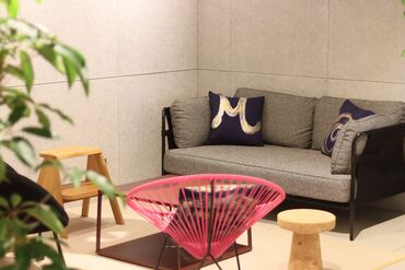 英語が話せる人も話せない人も歓迎◎
海外の方とコミュニケーションをとることも多いので、
お金を稼ぎながら勉強もできます!