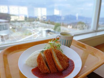 勤務時はお弁当が出ます◎
その場で食べない方は持ち帰りもOK♪
食費の節約にもなりますよ★