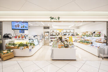HOKKAIDO FRUITS 耕人舎 JR千歳空港駅直結♪
寒い時期や雨の日も通勤ラクラク＊
空港内の他店舗の値引きなど
食事やお買い物がお得になる特典あり◎