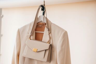 ファッション人材リンク株式会社【FJL】 ﾟ*｡☆ NEWスタッフ募集 ☆。*ﾟ
・20～40代男女staff活躍中
・未経験相談OK
・車通勤可能
・髪色ネイル自由♪