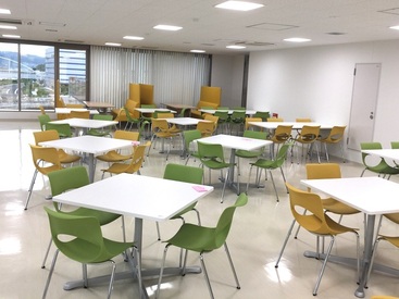 男女問わず、幅広い年代の方が活躍しています♪
シンプル作業ばかりだから、
未経験でも大丈夫です( * ›ω‹ )